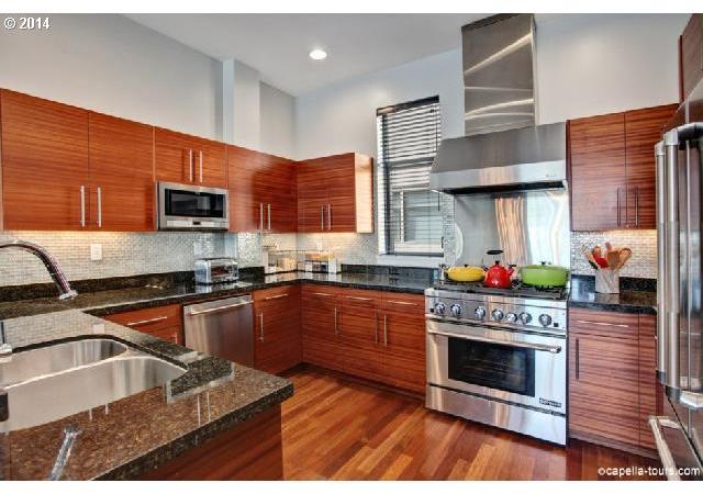1680 Northwest Riverscape Street Portland, OR 97209 - Photo 4 of 16 Gallery Image 4