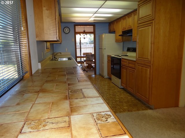 700 Evergreen Loop Reedsport, OR 97467 - Photo 11 of 32 Gallery Image 11