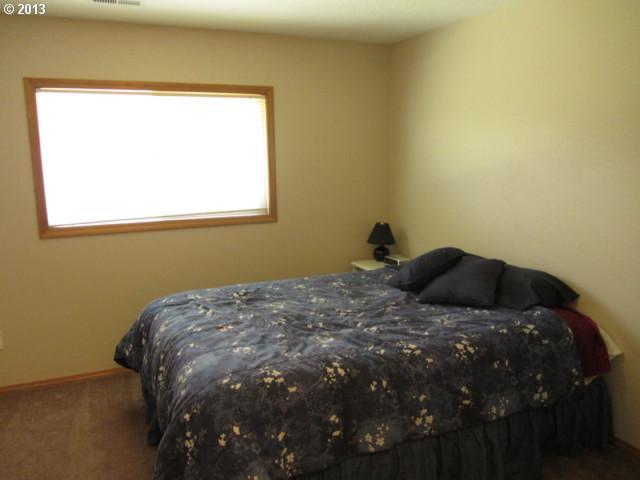 5508 Southeast Knapp Street Portland, OR 97206 - Photo 10 of 13