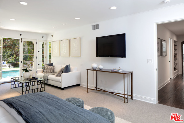 475 Halvern Drive Los Angeles, CA 90049 - Photo 17 of 26