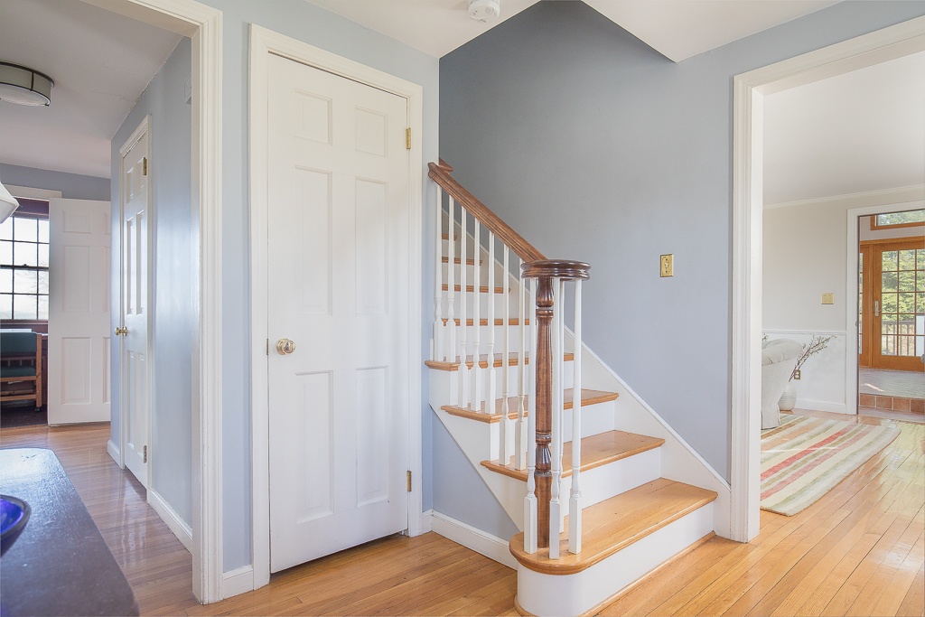 21 Cottage Street Hingham, MA 02043 - Photo 4 of 25