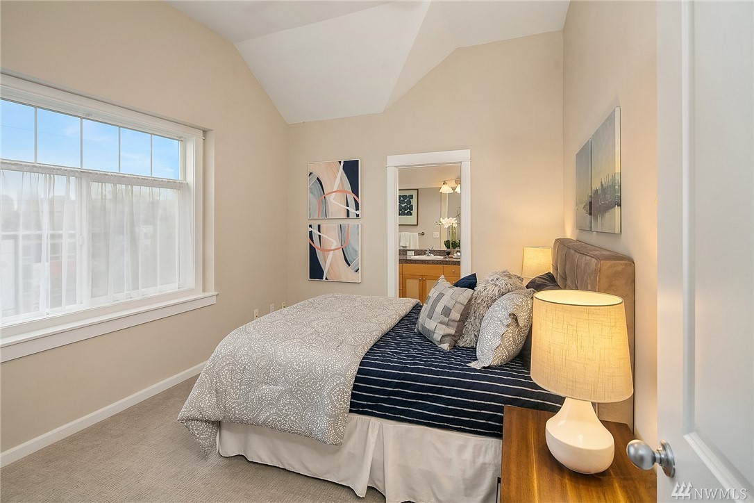 166 17th Avenue, Unit A Seattle, WA 98122 - Photo 11 of 15