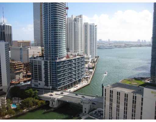 41 Southeast 5th Street, Unit 2003 Miami, FL 33131 - Photo 6 of 7
