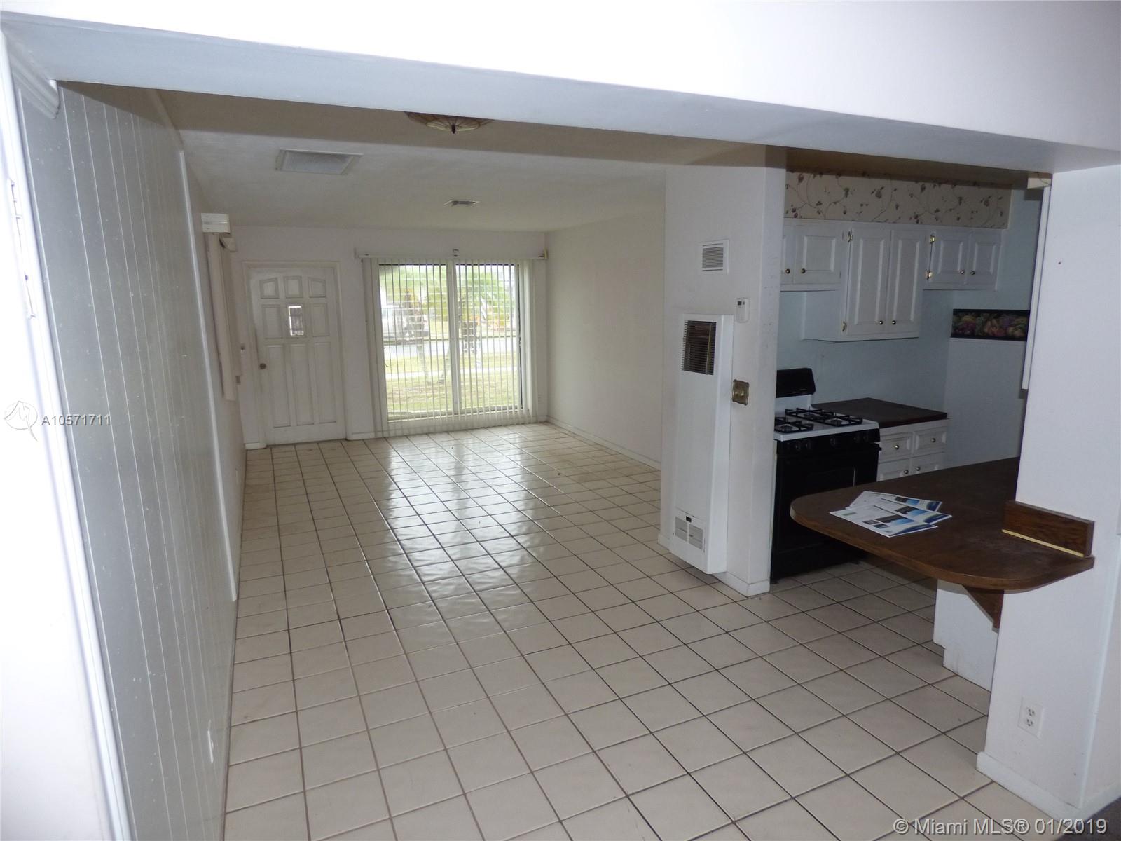 353 Mid Pines Road Palm Springs, FL 33461 - Photo 7 of 24