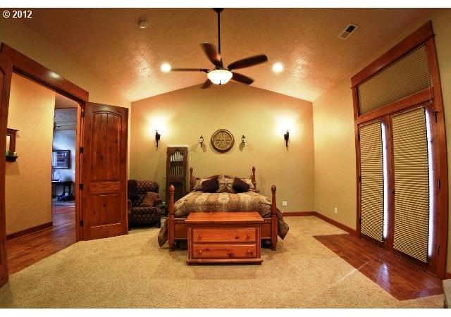 469 Southeast Gabbert Road Gresham, OR 97080 - Photo 7 of 14 Gallery Image 7