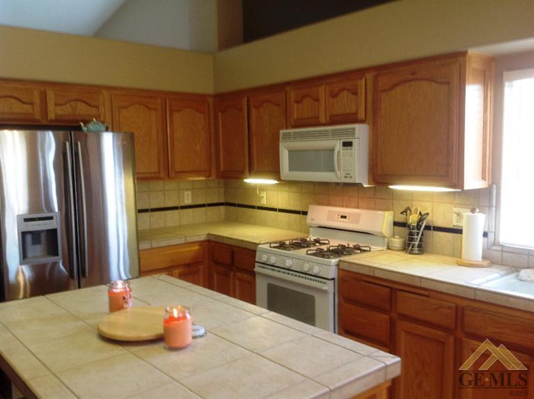 7102 Akers Road Bakersfield, CA 93313 - Photo 6 of 18 Gallery Image 6