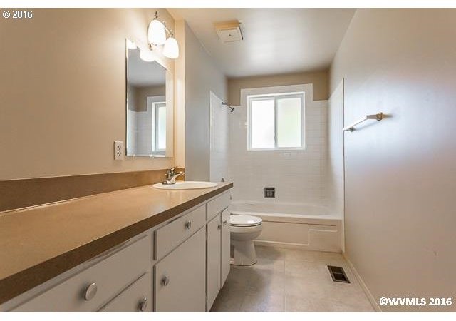 1750 Umpqua Road Woodburn, OR 97071 - Photo 10 of 25 Gallery Image 10