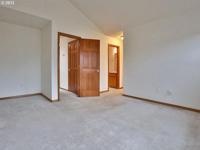 508 Northeast Roth Street Portland, OR 97211 - Photo 5 of 16 Gallery Image 5
