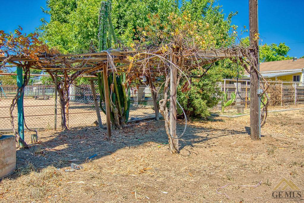 612 Dennison Lane Bakersfield, CA 93306 - Photo 12 of 40