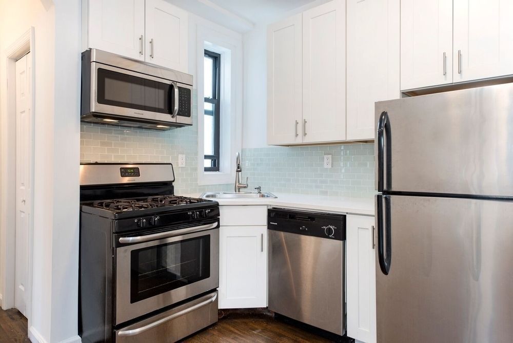 283 Albany Avenue, Unit 4J Brooklyn, NY 11213 - Photo 1 of 4