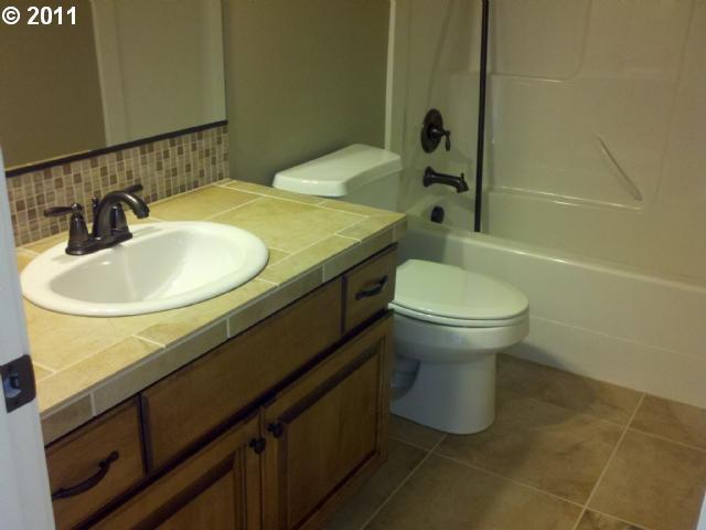 14230 Southwest Alpine Crest Way Tigard, OR 97224 - Photo 4 of 15 Gallery Image 4