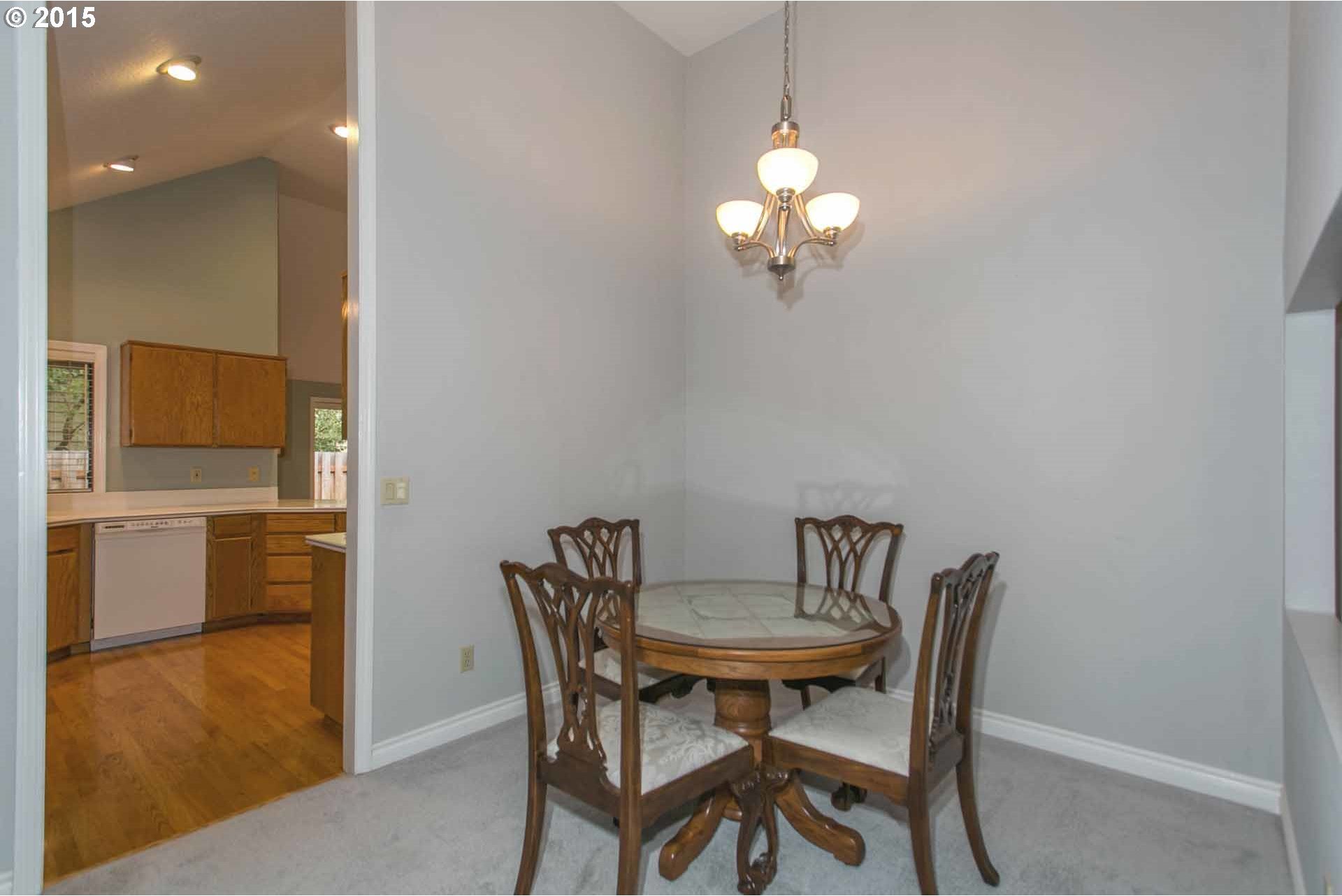 523 Southwest Colony Drive Portland, OR 97219 - Photo 6 of 25 Gallery Image 6