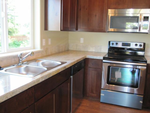 2118 Southeast Barnes Road Gresham, OR 97080 - Photo 3 of 15 Gallery Image 3