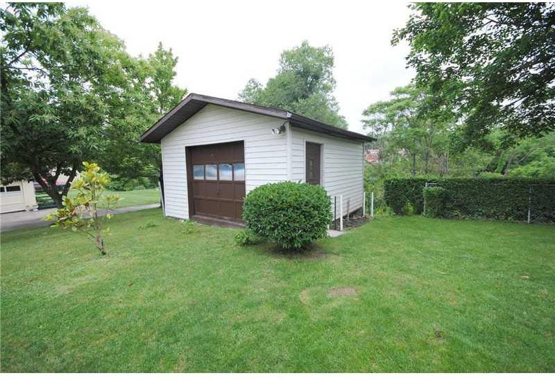 724 Lindsay Road Carnegie, PA 15106 - Photo 16 of 17 Gallery Image 16