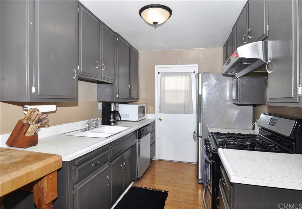 253 17th Street Seal Beach, CA 90740 - Photo 17 of 36 Versatile and trendy galley kitchen design