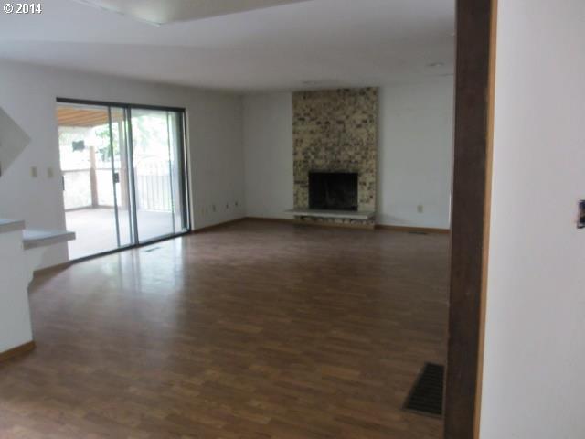 3824 Southwest 4th Street Gresham, OR 97030 - Photo 8 of 15 Gallery Image 8