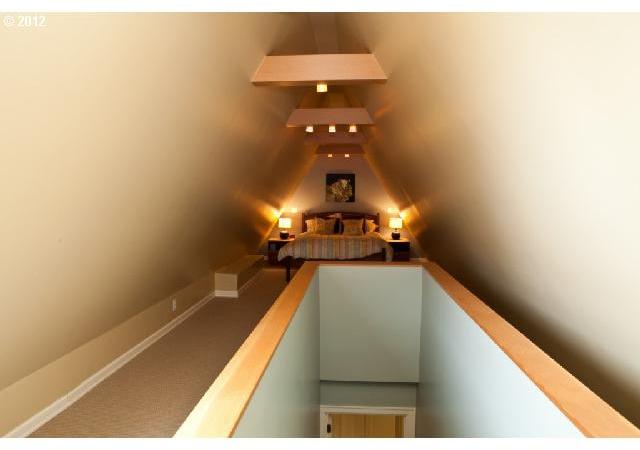 4253 Southwest Patrick Place Portland, OR 97239 - Photo 14 of 16