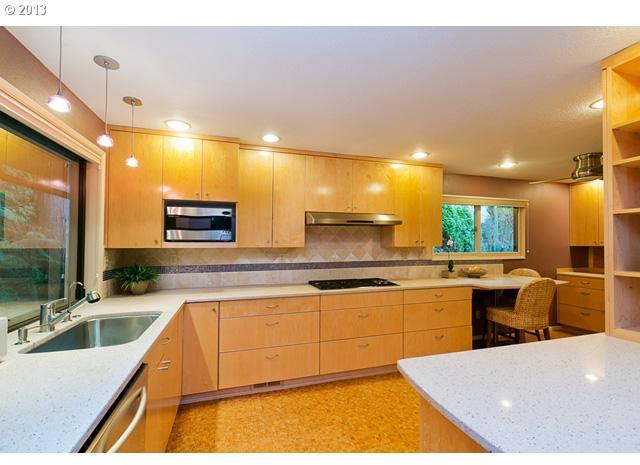 5827 Southwest Laber Road Portland, OR 97221 - Photo 8 of 16 Gallery Image 8