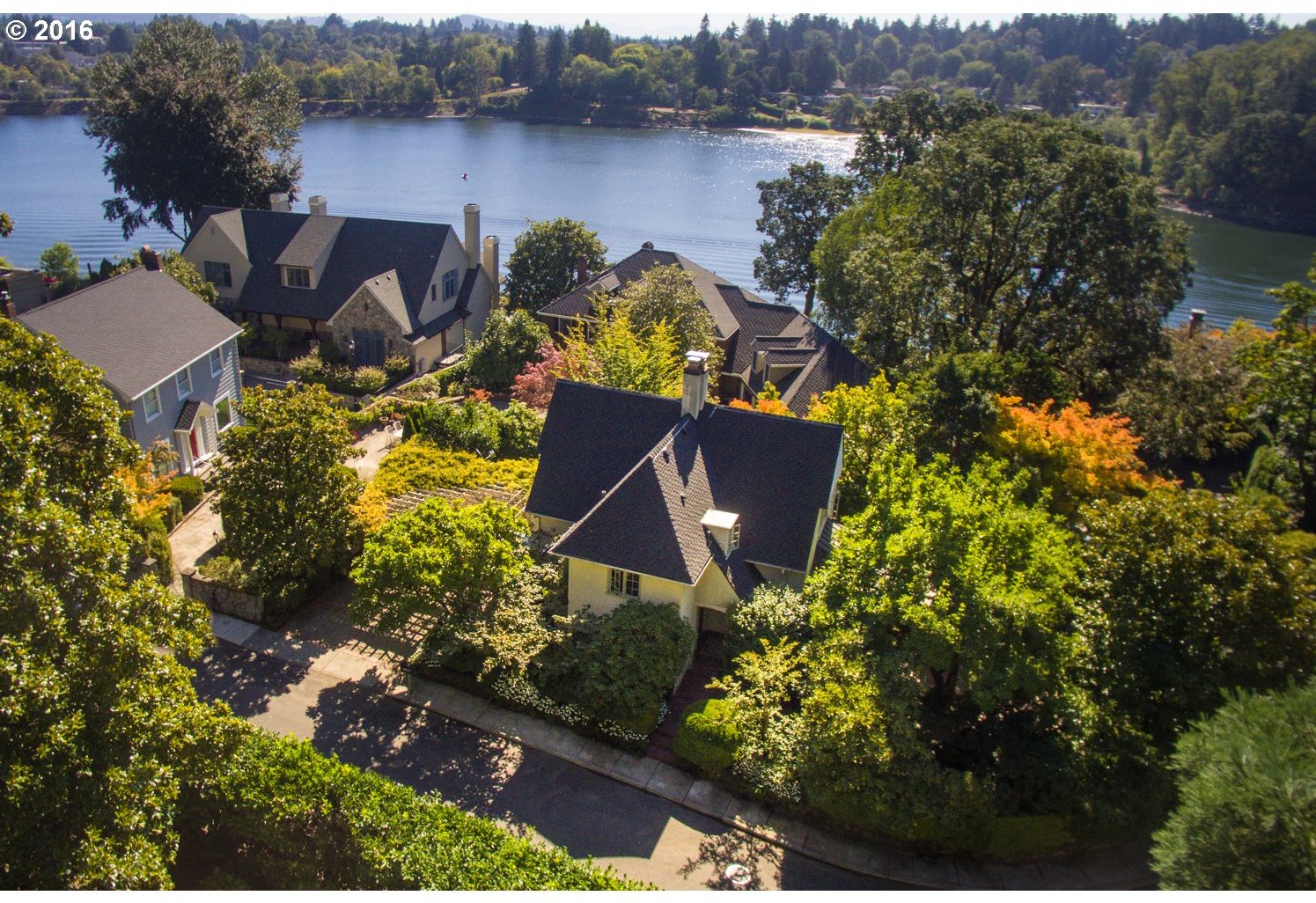 11828 Southwest Riverwood Road Portland, OR 97219 - Photo 27 of 31 Gallery Image 27