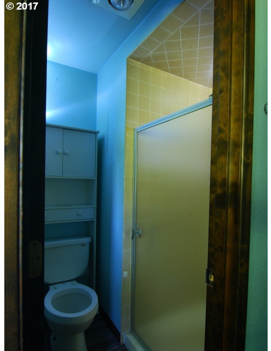 13485 Southeast Foster Road Portland, OR 97236 - Photo 8 of 19 Gallery Image 8