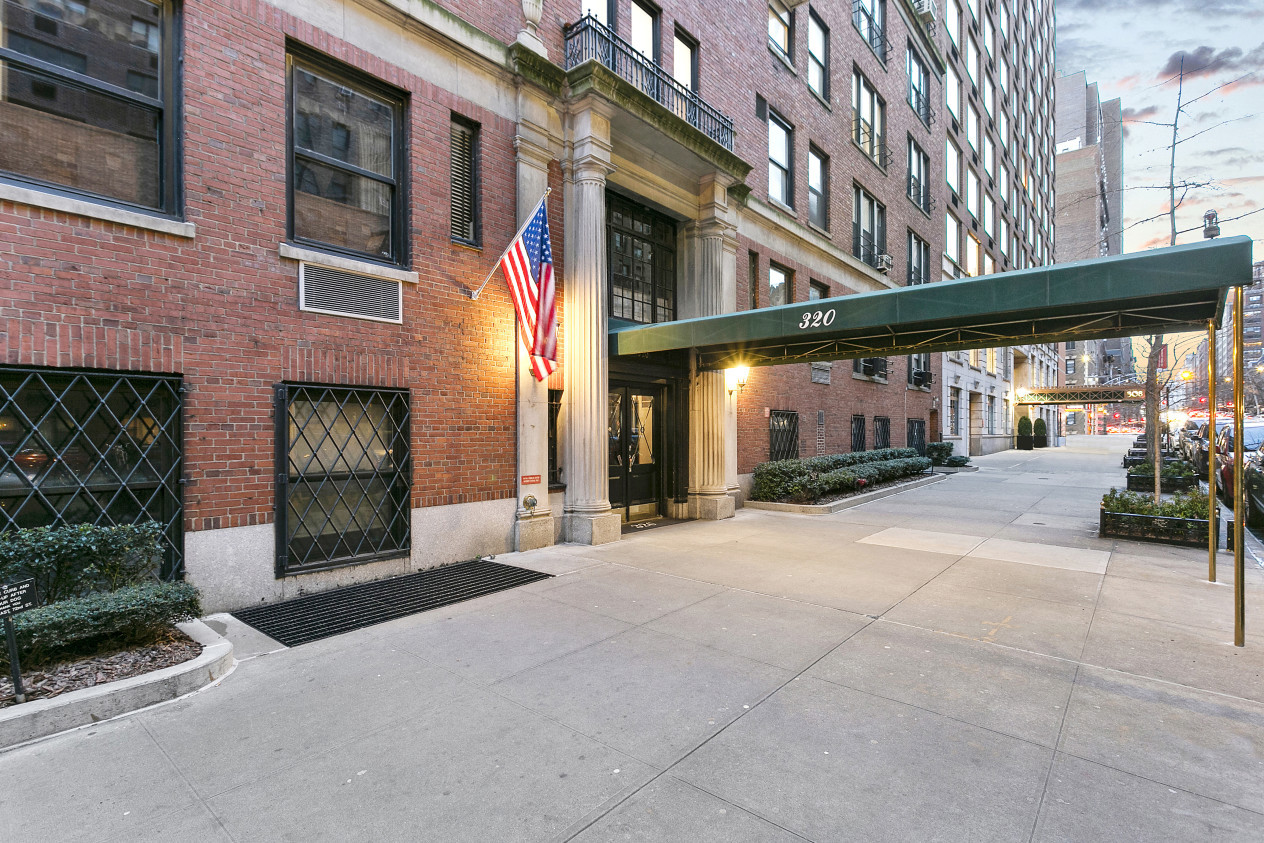 320 E 72nd St, Manhattan, NY 10021 - Photo 3 of 3