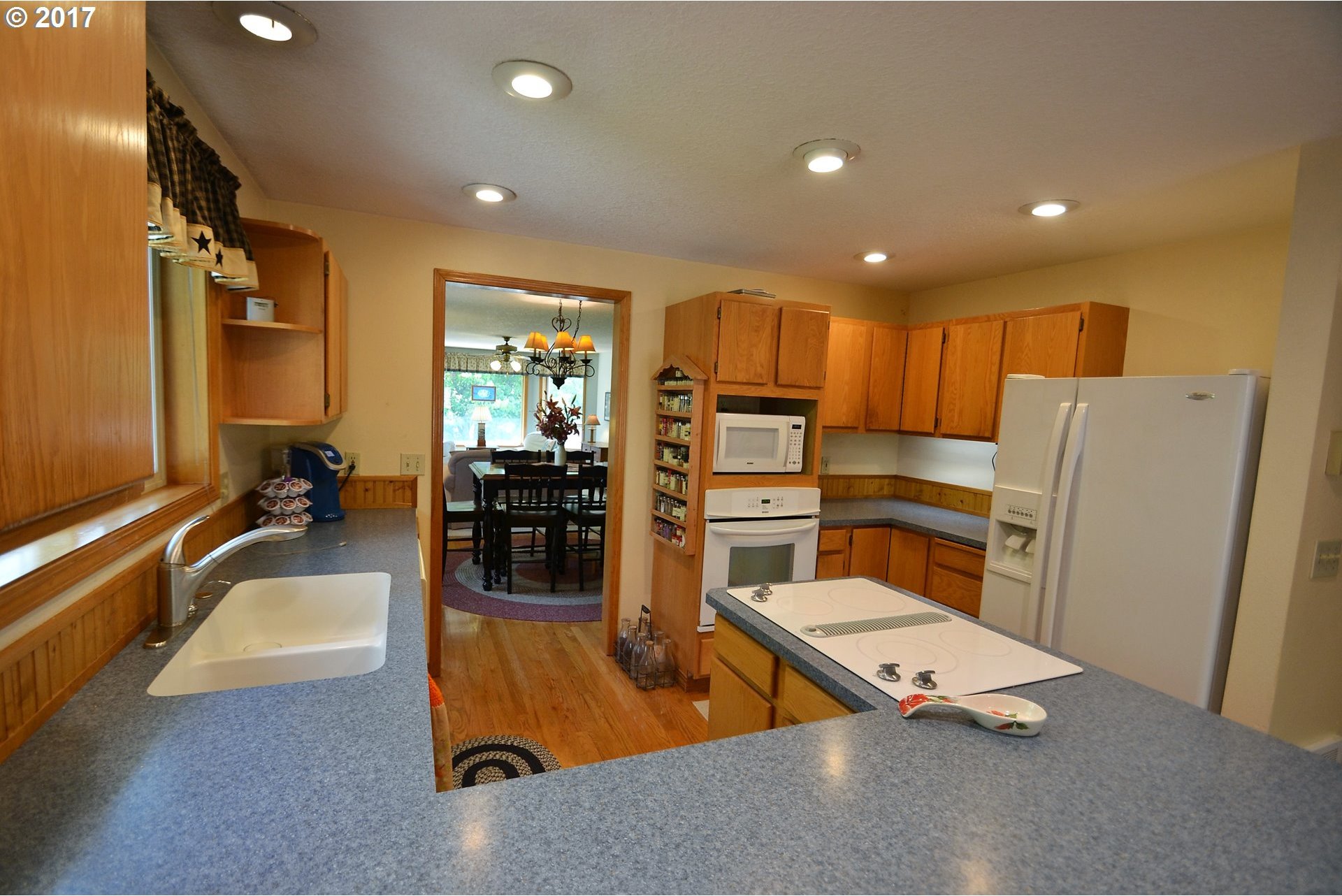 205 Meadow View Road Forest Grove, OR 97116 - Photo 8 of 25 Gallery Image 8