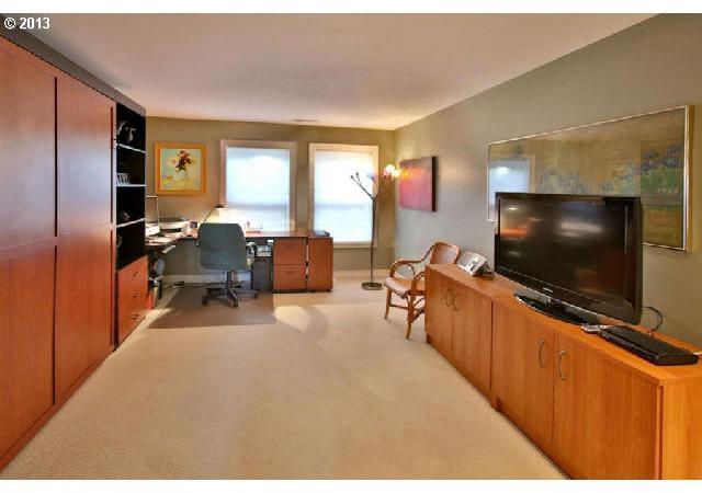 5407 Southwest View Point Terrace Portland, OR 97239 - Photo 9 of 16
