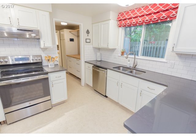 4704 Southwest 57th Avenue Portland, OR 97221 - Photo 8 of 29 Gallery Image 8