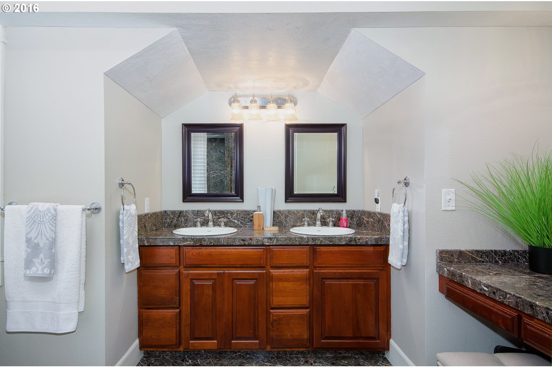 301 Southwest Palatine Hill Road Portland, OR 97219 - Photo 11 of 32