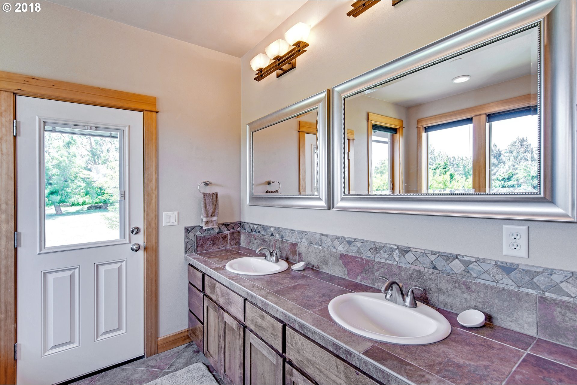885 Methodist Road Hood River, OR 97031 - Photo 22 of 32 Gallery Image 22