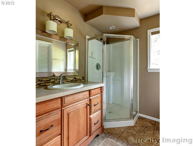 4416 Northwest Barnes Road, Unit 2 Portland, OR 97210 - Photo 6 of 8