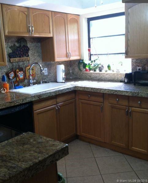 103 Tweedbrook Lane, Unit 101 Hollywood, FL 33021 - Photo 3 of 10