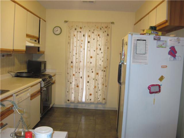 256 South Walnut Bend Road Memphis, TN 38018 - Photo 7 of 12 Dishwasher and range oven stays.