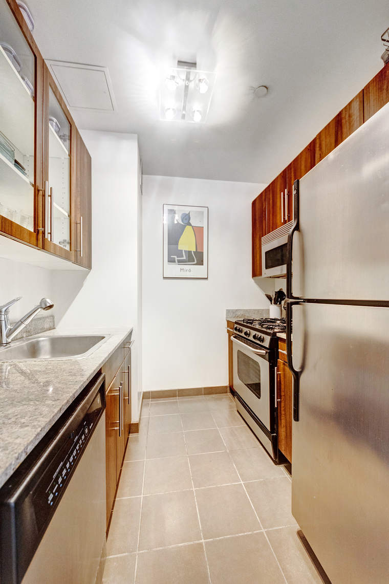 1 Wall Street Court, Unit 702 Manhattan, NY 10005 - Photo 4 of 13