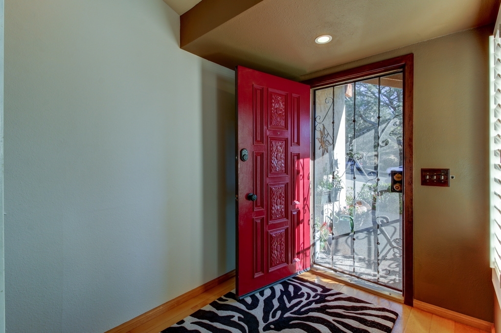 2110 Cordero Road Del Mar, CA 92014 - Photo 17 of 25 Entry from front door-
