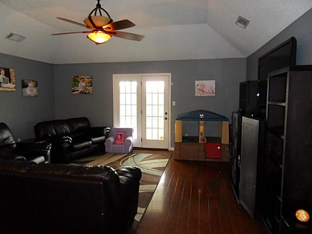 3884 Meade Lake Road Millington, TN 38053 - Photo 14 of 22 SPACIOUS GREATROOM IS GREAT FOR ENTERTAINING AS IT OPENS TO THE KITCHEN AND LEADS TO PATIO!