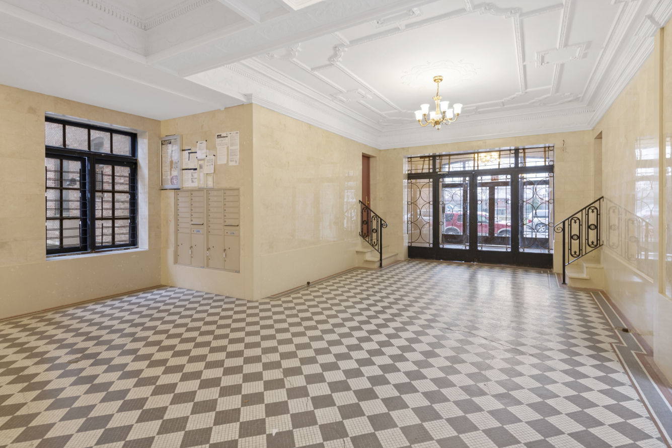 601 Crown St, Brooklyn, NY 11213 - Photo 2 of 4