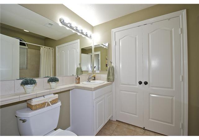 931 Candlelight Place, Unit B La Jolla, CA 92037 - Photo 20 of 25