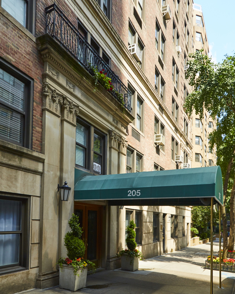 205 E 69th St, Manhattan, NY 10021 - Photo 3 of 5