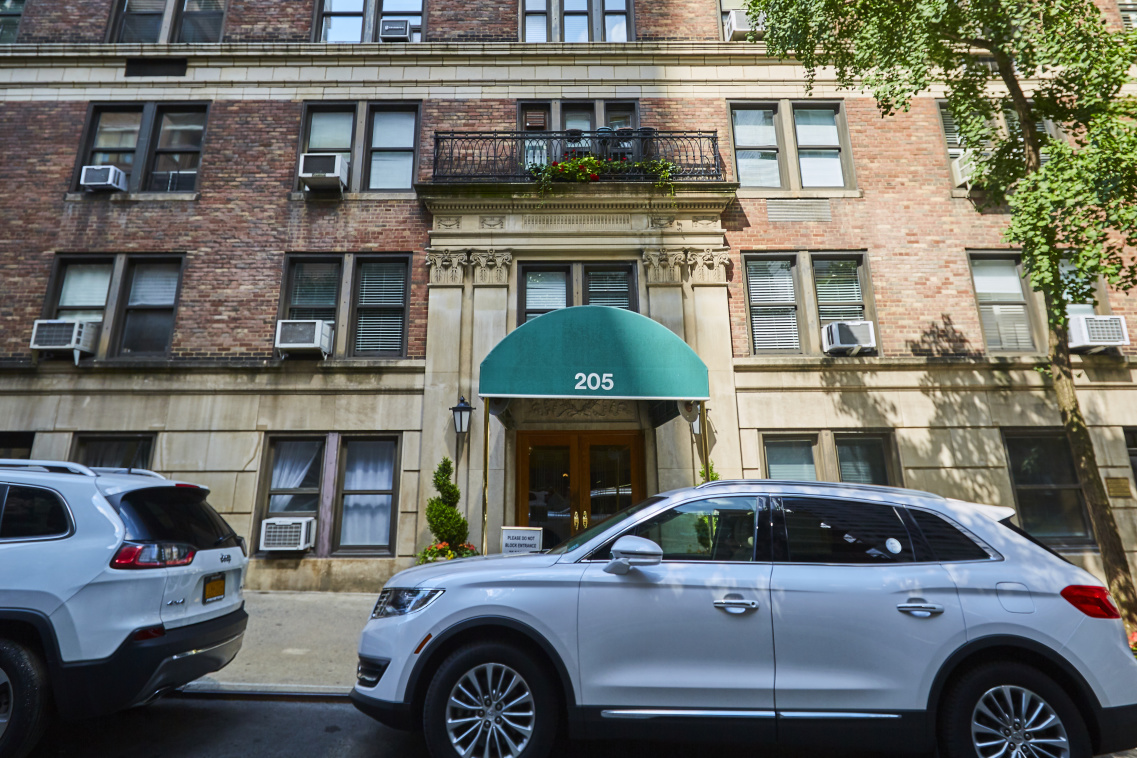 205 E 69th St, Manhattan, NY 10021 - Photo 2 of 5