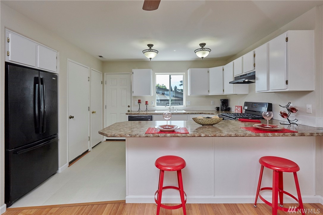 1005 East Broad Street Bremerton, WA 98310 - Photo 5 of 23 Gallery Image 5