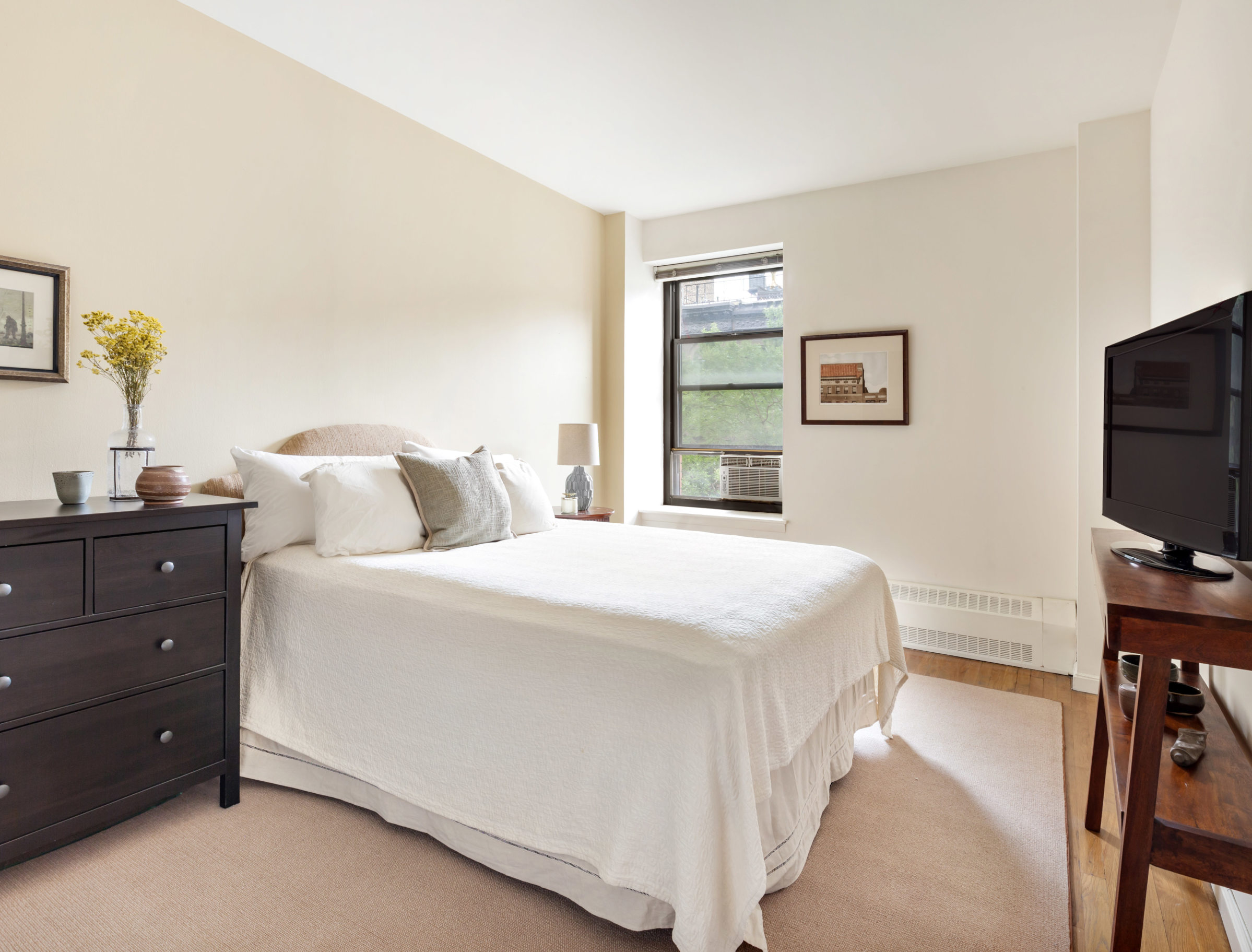 104 West 70th Street, Unit 4A Manhattan, NY 10023 - Photo 4 of 6