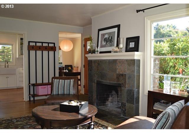 3044 Southwest Flower Terrace Portland, OR 97239 - Photo 4 of 10 Gallery Image 4