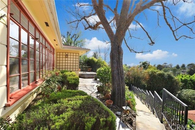 356 Cherry Drive Pasadena, CA 91105 - Photo 3 of 30