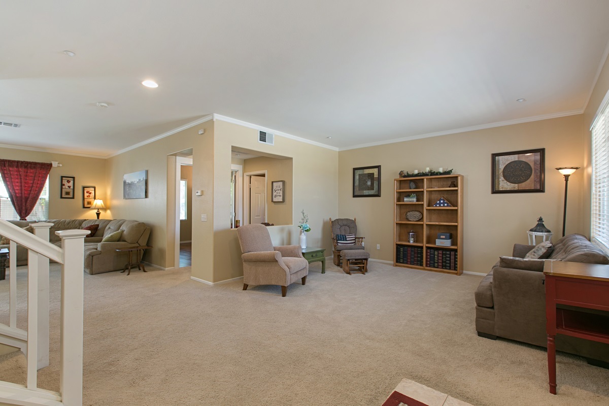 369 Natalie Way Fallbrook, CA 92028 - Photo 2 of 25