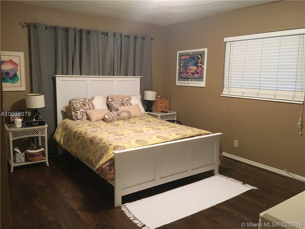 1302 North 30th Road Hollywood, FL 33021 - Photo 12 of 19 Gallery Image 12