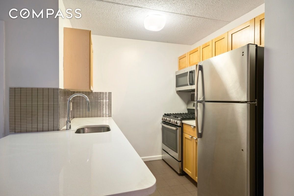 225 East 6th Street, Unit 1J Manhattan, NY 10003 - Photo 6 of 7