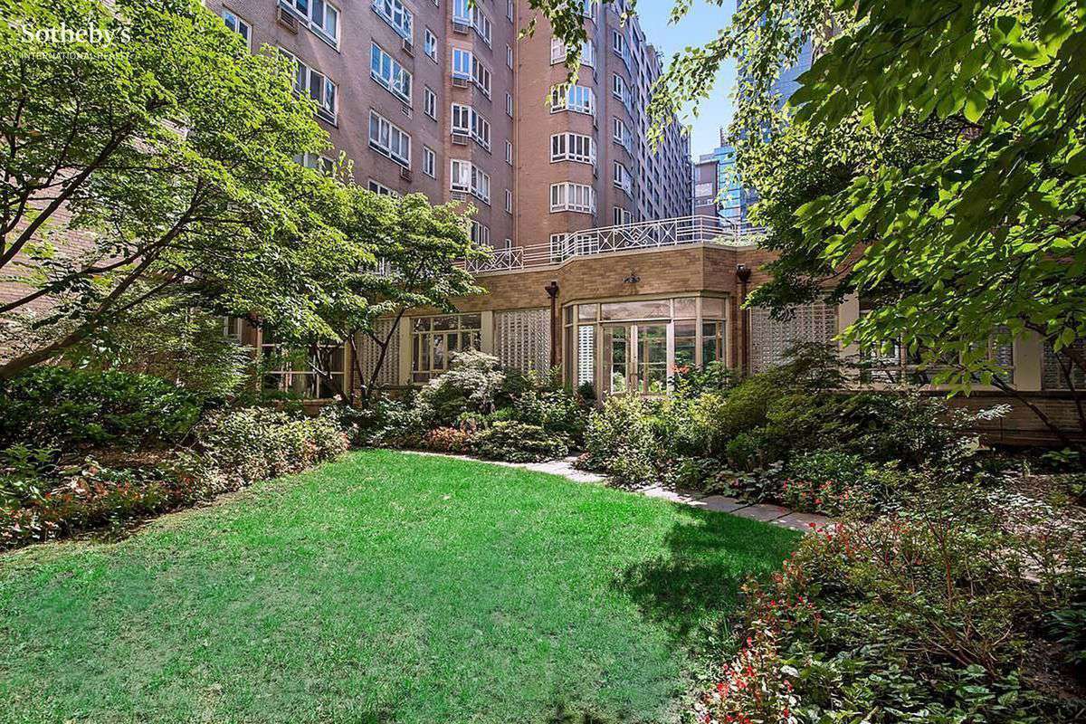 333 West 57th Street, Unit 503 Manhattan, NY 10019 - Photo 10 of 12