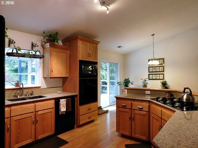 2641 Doerner Road Roseburg, OR 97471 - Photo 7 of 27