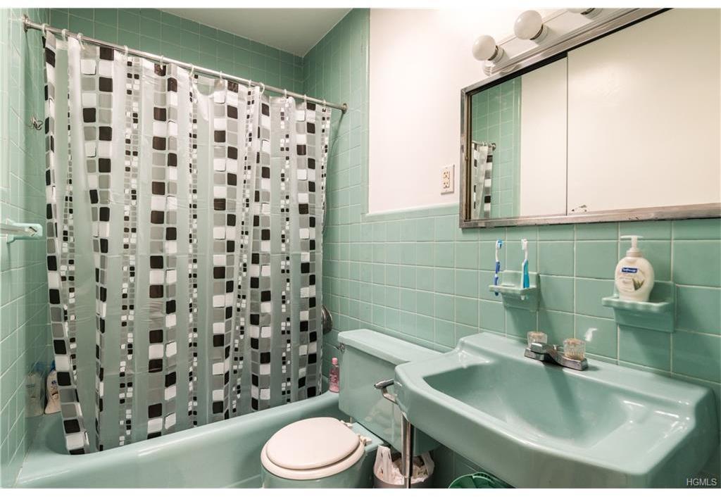 22 Stephenson Boulevard New Rochelle, NY 10801 - Photo 11 of 14